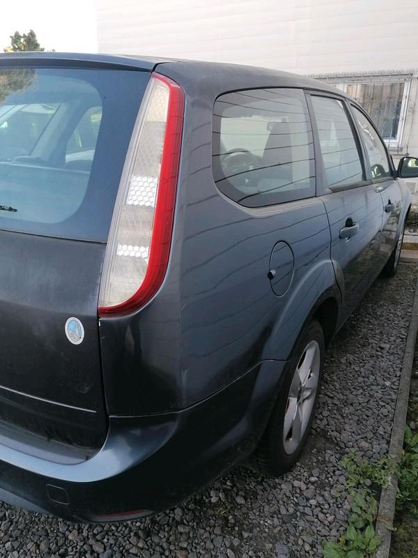 Gebraucht Ford Focus 100 PS (73 kW) 2008 Grau Kombi