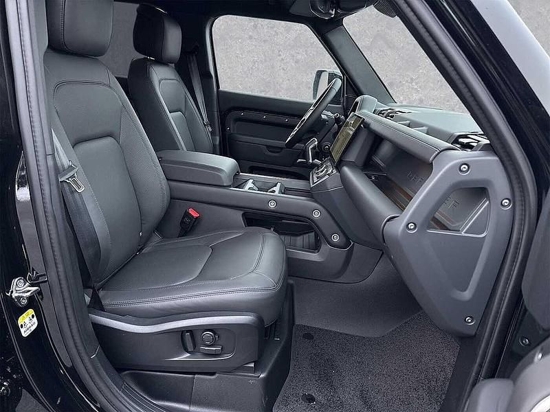 Gebraucht Land Rover Defender 353 PS (259 kW) 2026 Santorini black SUV