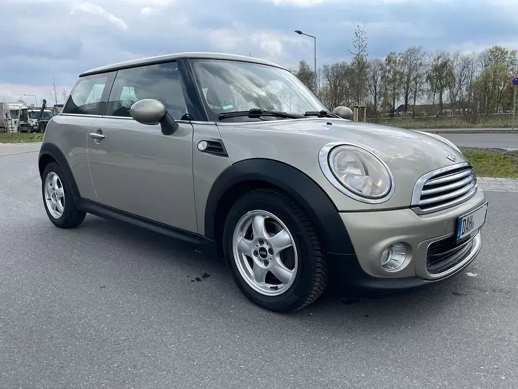 Usata Mini ONE 98 CV (72 kW) 2010 Oro Utilitaria
