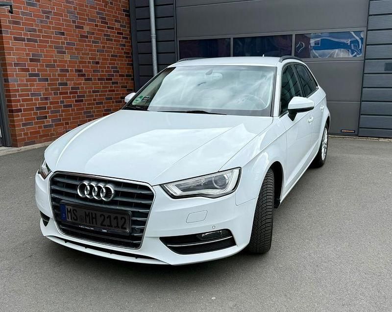 Second-hand Audi A3 Ambiente 105 CP (77 kW) 2014 Alb Berlinǎ