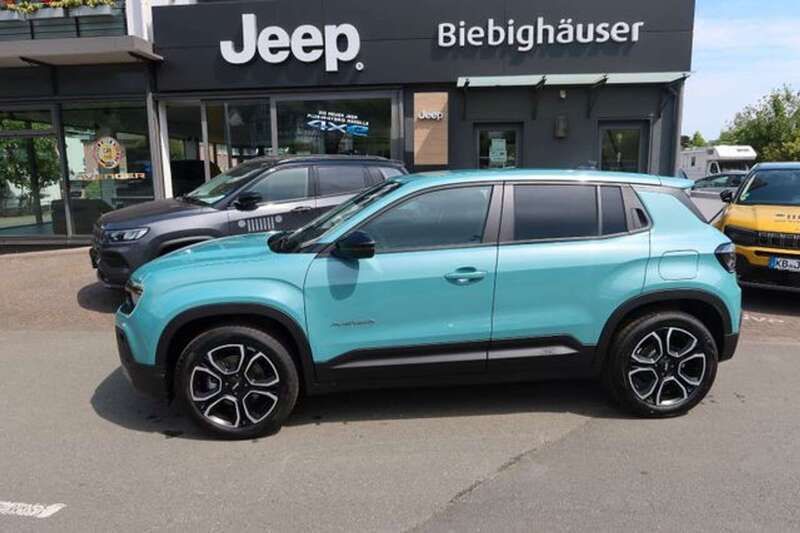 Lake bluegreen (metallic) Gebraucht 2023 Jeep Avenger EV Altitude SUV | 26.990 € (Fairer Preis) - Bild 1/4