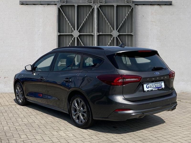 Gebraucht Ford Focus ST-Line 155 PS (114 kW) 2023 Magneticgrau (metallic) Kombi