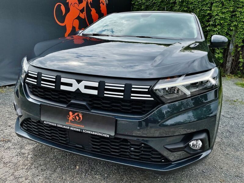 Grau Gebraucht 2023 Dacia Sandero Kleinwagen | 14.890 € (Guter Preis) - Bild 1/4