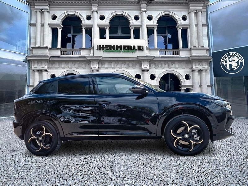 Neu Alfa Romeo Junior 136 PS (100 kW) 2026 Nero tortona, unilackierung SUV