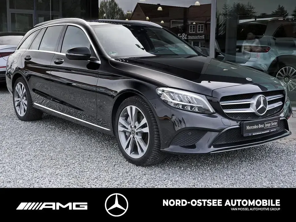 Gebraucht Mercedes C300 Advanced 194 PS (142 kW) 2021 Schwarz Limousine