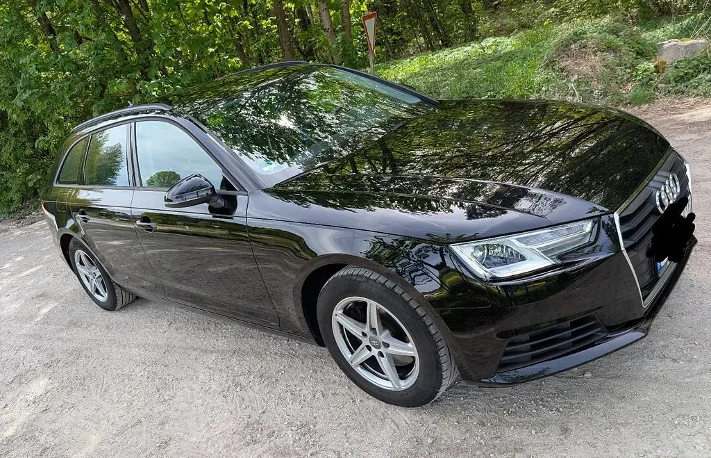 Używany Audi A4 150 KM (110 kW) 2019 Czarny Kombi