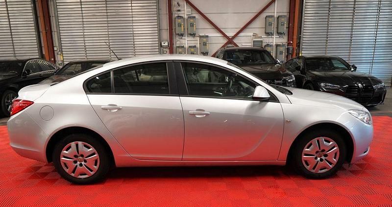 Gebraucht Opel Insignia Selection 116 PS (85 kW) 2009 Argonsilber/sovereign/switchbl Limousine
