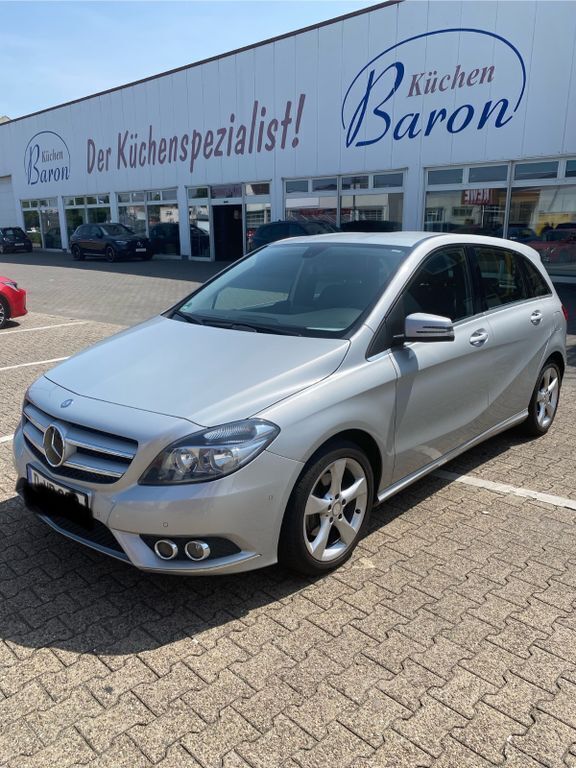 Gebraucht Mercedes B200 136 PS (100 kW) 2014 Grau Van / Kleinbus