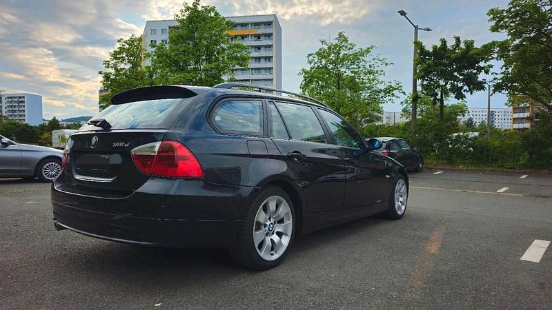 Gebraucht BMW 318 143 PS (105 kW) 2008 Schwarz Kombi
