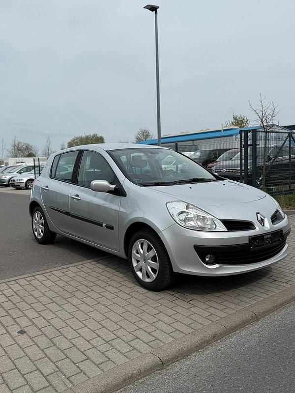 Gebraucht Renault Clio II 116 PS (85 kW) 2008 Silber Kleinwagen