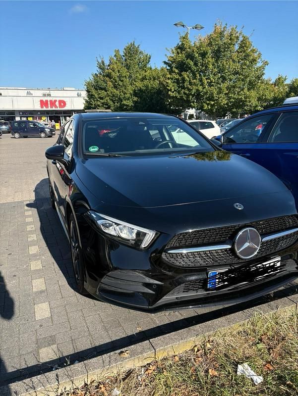 Schwarz Gebraucht 2020 Mercedes A250 AMG line Limousine | 24.000 € (Fairer Preis) - Bild 1/4