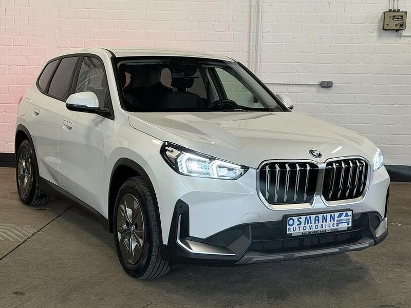 Weiß Gebraucht 2023 BMW iX1 Performance SUV | 34.500 € (Fairer Preis) - Bild 1/4