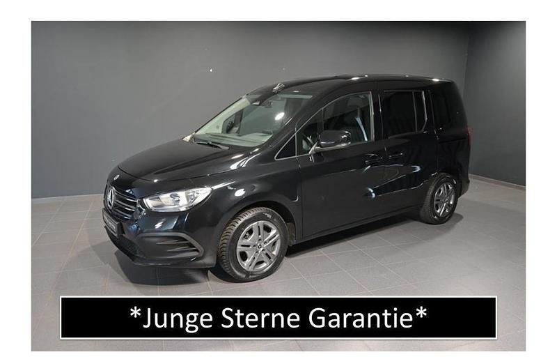 Loparitschwarz metallic Gebraucht 2024 Mercedes T180 Style Van / Kleinbus | 24.870 € (Guter Preis) - Bild 1/4