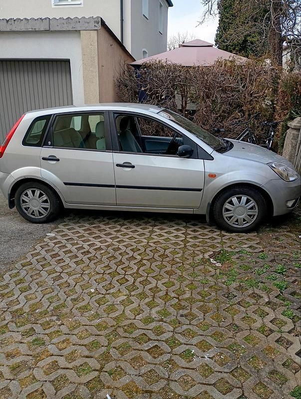 Gebraucht Ford Fiesta 65 PS (47 kW) 2002 Grau Kleinwagen