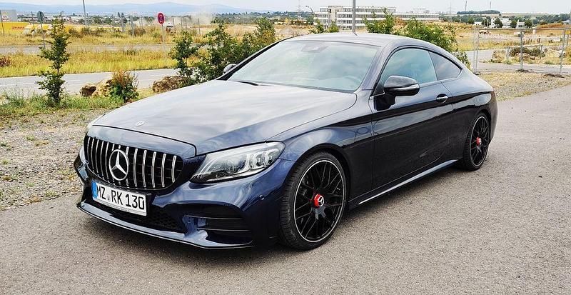 Blau Gebraucht 2018 Mercedes C300 AMG line Coupé | 30.000 € (Fairer Preis) - Bild 1/4