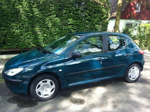 Gebraucht Peugeot 206 Roland Garros 75 PS (55 kW) 1999 Grün Limousine