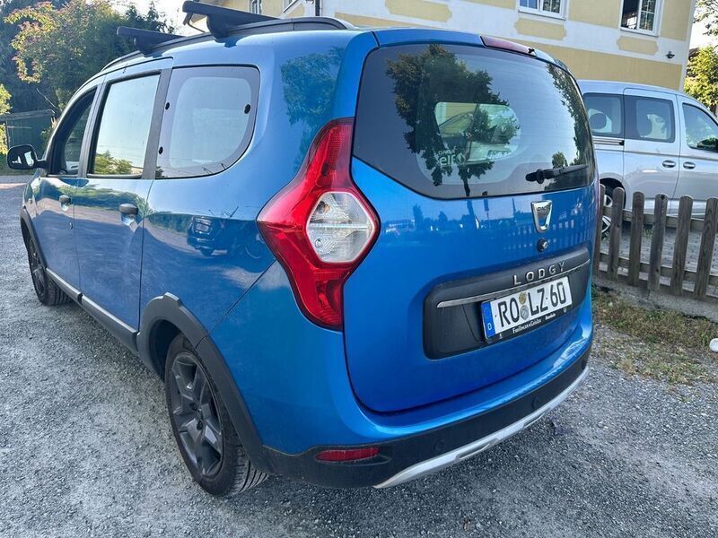 Blau Gebraucht 2017 Dacia Lodgy Stepway Van / Kleinbus | 4.999 € (Superpreis) - Bild 1/4