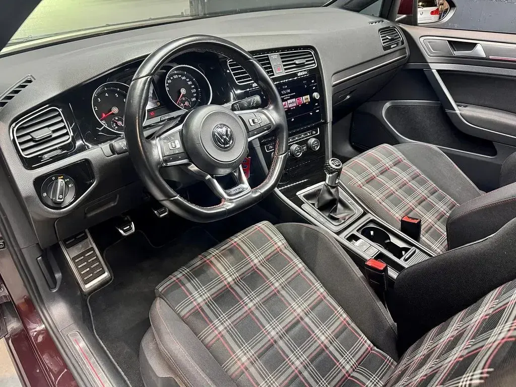 Gebraucht VW Golf VII GTI 230 PS (169 kW) 2018 Black rubin Limousine