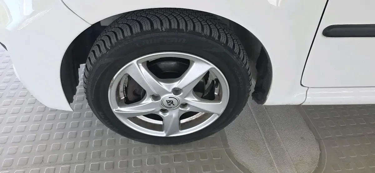 Gebraucht Peugeot 107 68 PS (50 kW) 2011 Weiß Kleinwagen
