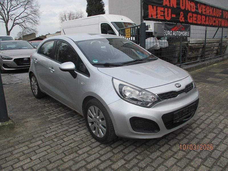 Gebraucht Kia Rio Edition 7 86 PS (63 kW) 2013 Silber Limousine