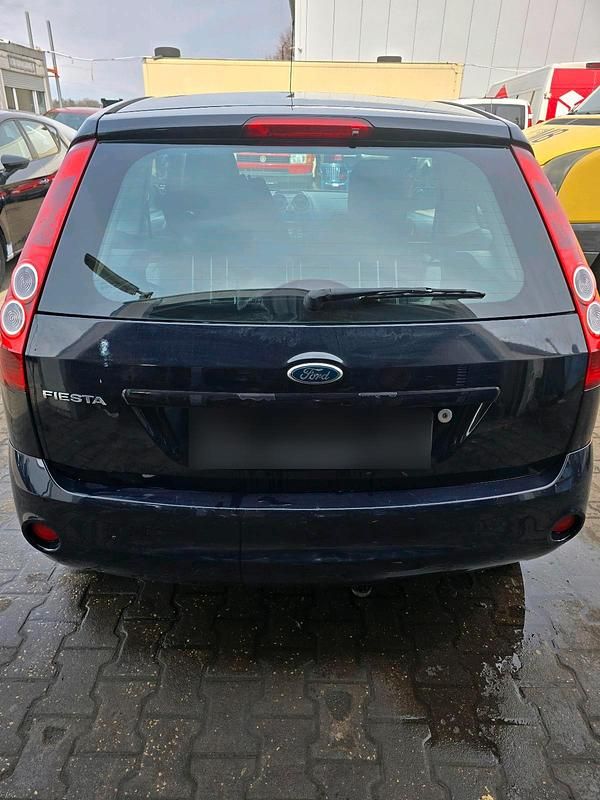 Gebraucht Ford Fiesta 70 PS (51 kW) 2007 Blau Kleinwagen