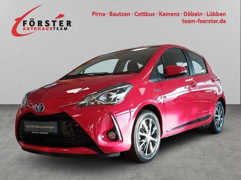 Vulcanorot Gebraucht 2018 Toyota Yaris Hybrid Basis Limousine | 14.490 € (Fairer Preis) - Bild 1/4