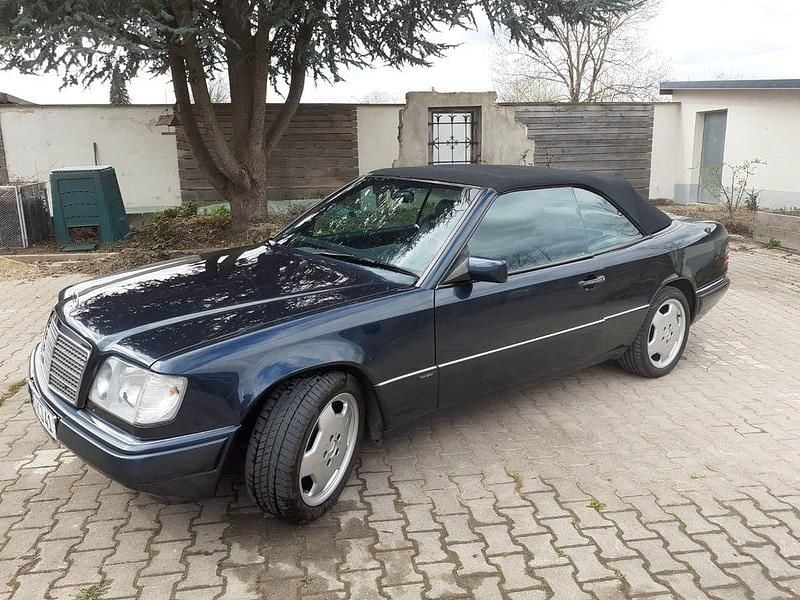 Gebraucht Mercedes E200 Edition 136 PS (100 kW) 1997 Schwarz Cabrio