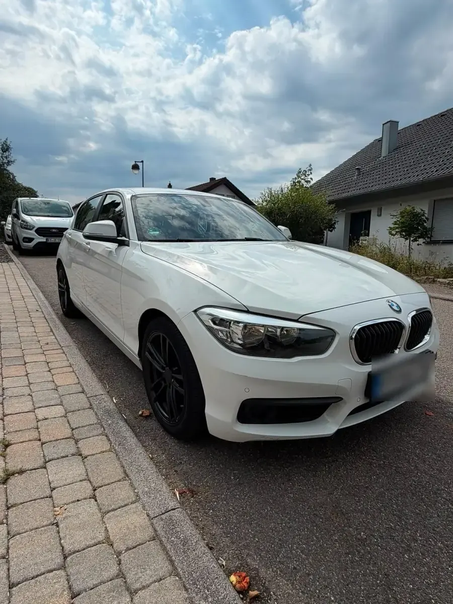 Gebraucht BMW 118 Sport Line 136 PS (100 kW) 2018 Weiß Limousine