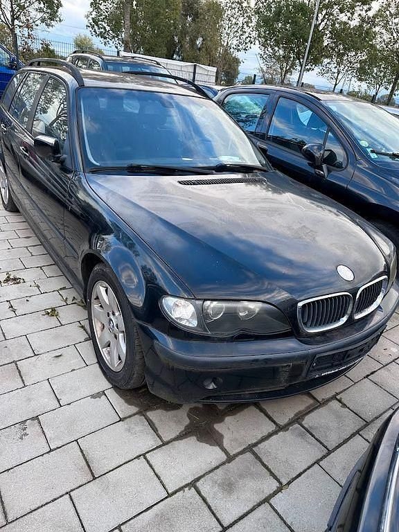 Schwarz Gebraucht 2004 BMW 320 Kombi | 600 € (Guter Preis) - Bild 1/4