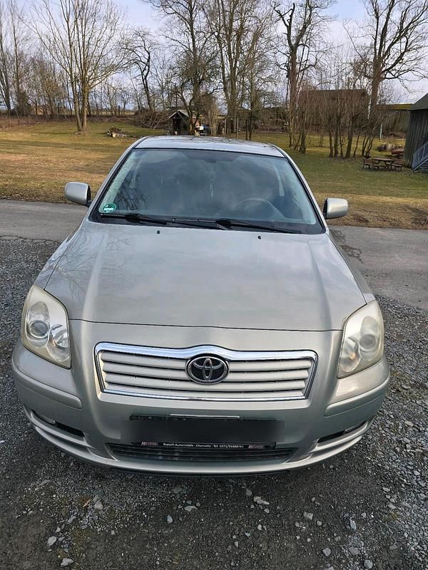Grün Gebraucht 2005 Toyota Avensis Limousine | 2.700 € (Fairer Preis) - Bild 1/4
