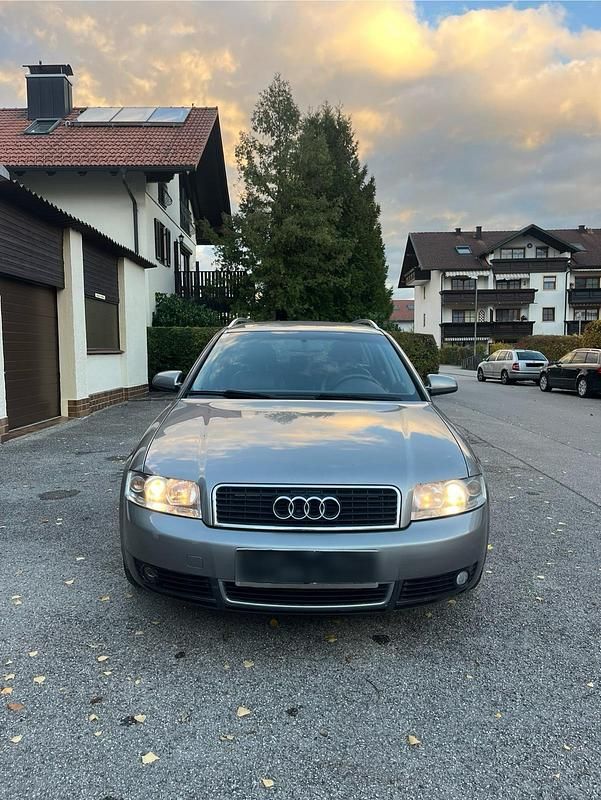 Grau Gebraucht 2003 Audi A4 Kombi | 1.099 € (Guter Preis) - Bild 1/4