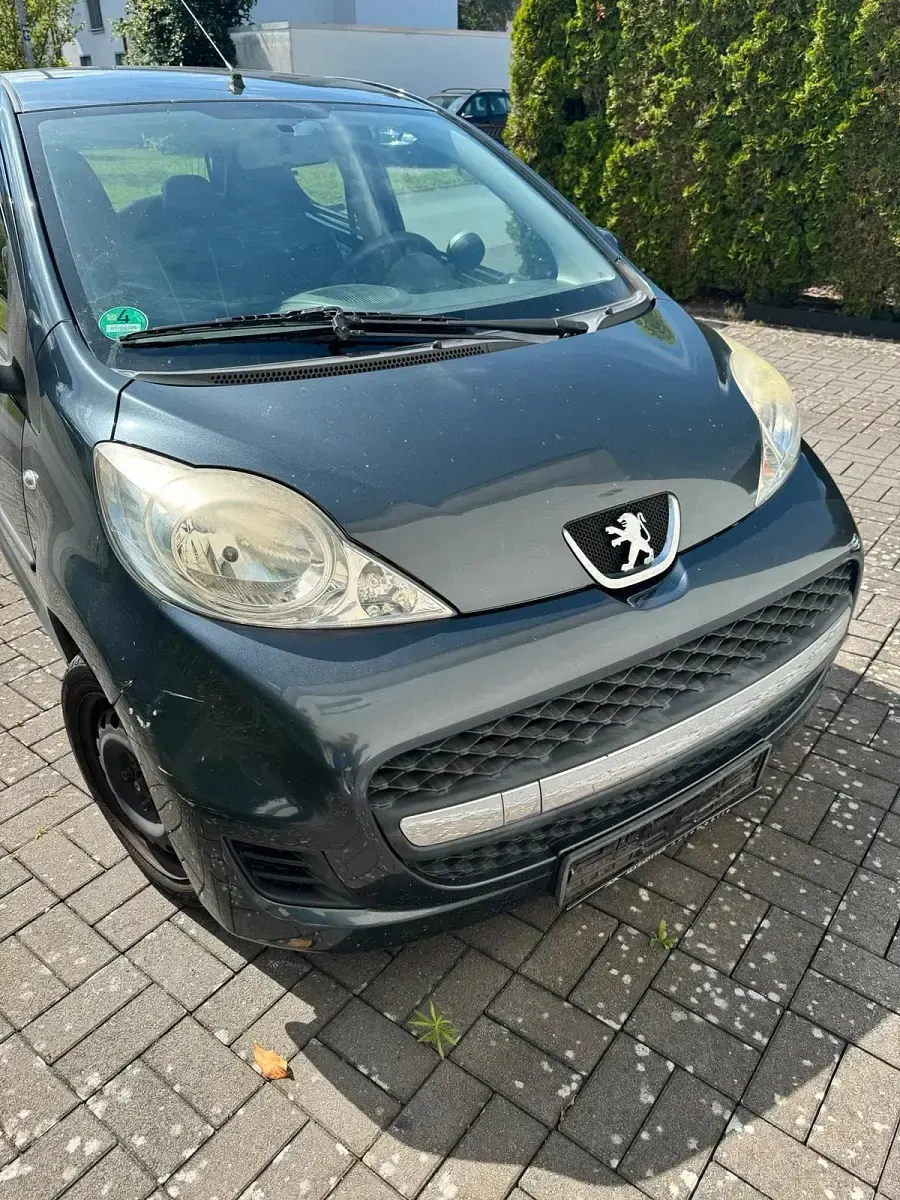 Gebraucht Peugeot 107 68 PS (50 kW) 2010 Grau Kleinwagen