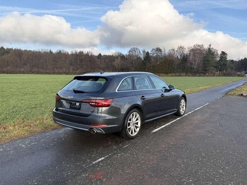 Używany Audi A4 S-Line 252 KM (185 kW) 2018 Szary Kombi