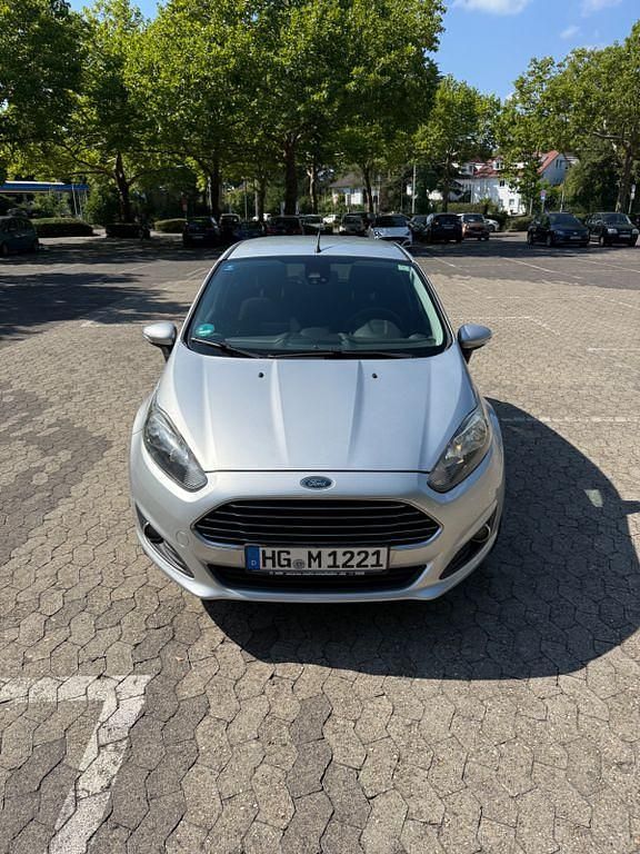 Silber Gebraucht 2014 Ford Fiesta SYNC Edition Kleinwagen | 4.500 € (Guter Preis) - Bild 1/4