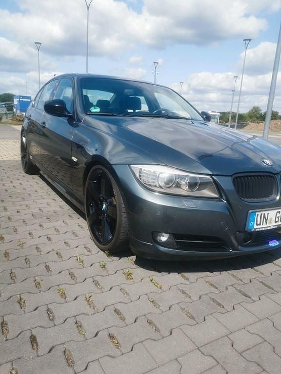 Schwarz Gebraucht 2009 BMW 330 Performance Limousine | 9.998 € (Guter Preis) - Bild 1/4