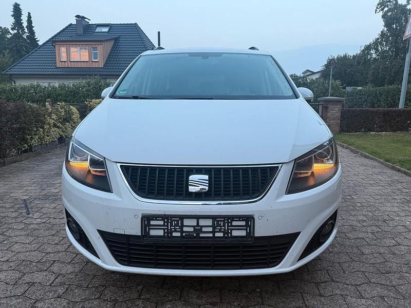 Weiß Gebraucht 2014 Seat Alhambra Van / Kleinbus | 17.999 € (Etwas zu teuer) - Bild 1/4