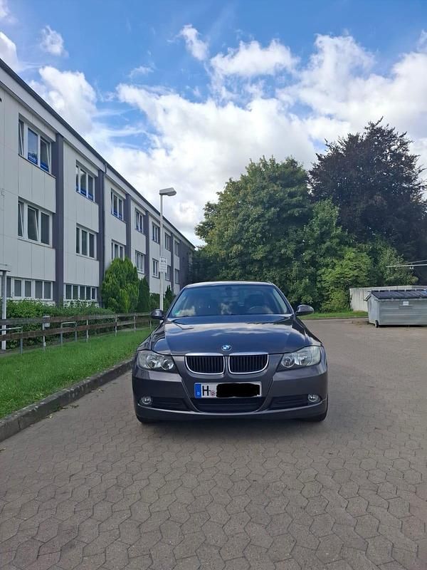 Gebraucht BMW 318 129 PS (94 kW) 2006 Grau Limousine