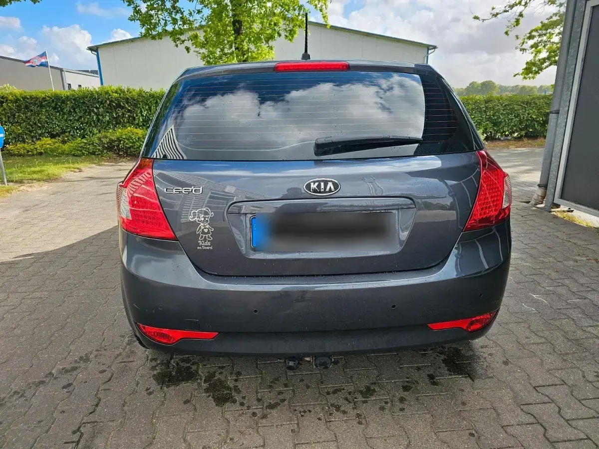 Gebraucht Kia Ceed 90 PS (66 kW) 2012 Grau Kleinwagen