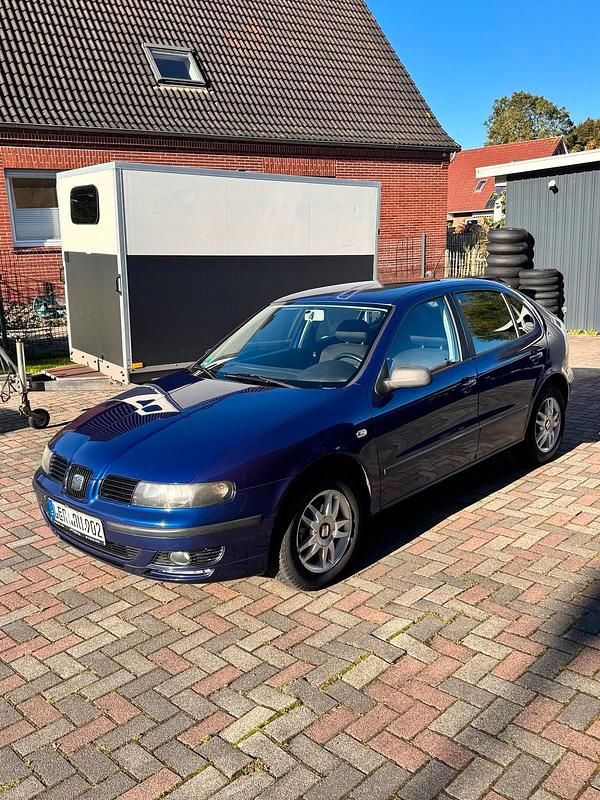 Blau Gebraucht 2002 Seat Leon Kleinwagen | 1.950 € - Bild 1/4