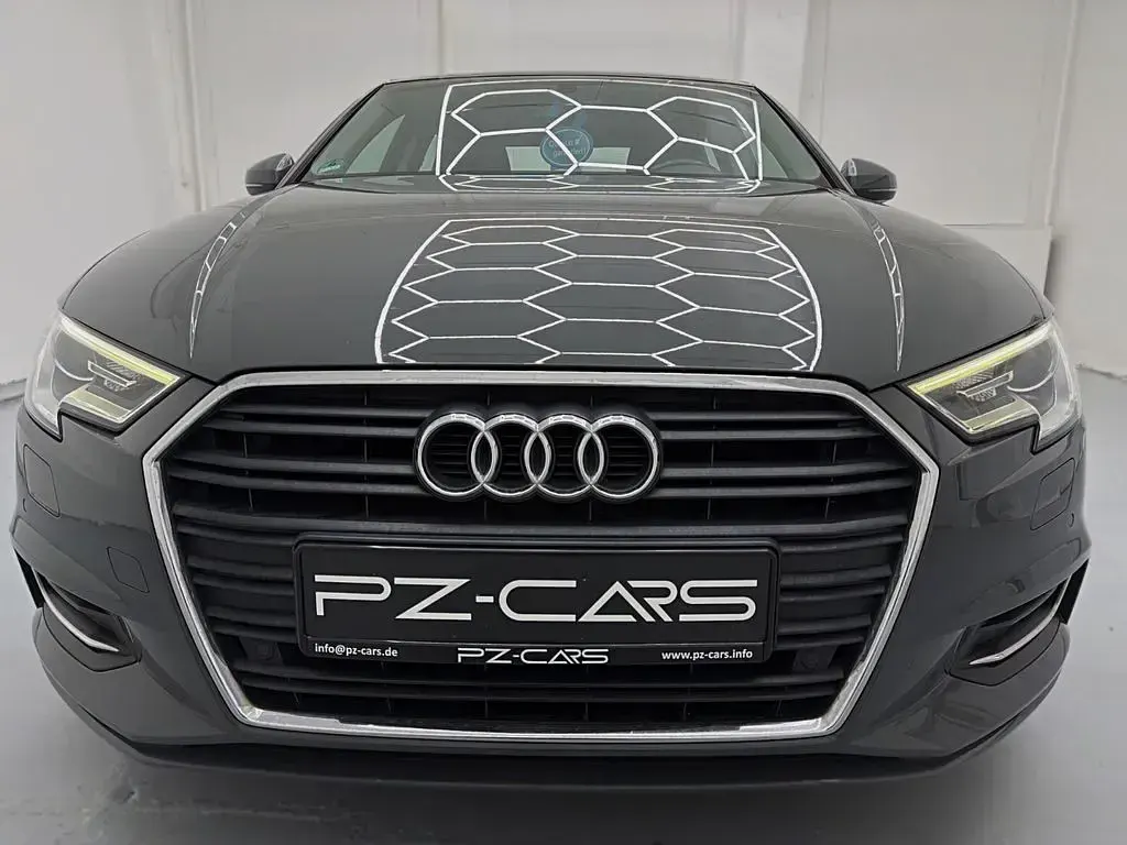 Gebraucht Audi A3 Sport 110 PS (80 kW) 2016 Grau Limousine