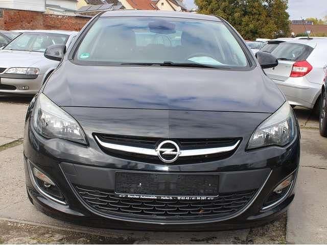 Gebraucht Opel Astra Edition 140 PS (102 kW) 2012 Karbonschw graphitschw midnigh Kleinwagen