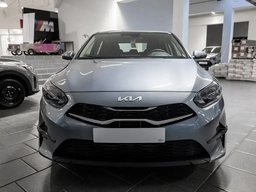Usado Kia Ceed 101 CV (74 kW) 2026 Gris Utilitario