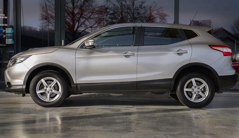 Gebraucht Nissan Qashqai Visia 116 PS (85 kW) 2016 Silber SUV