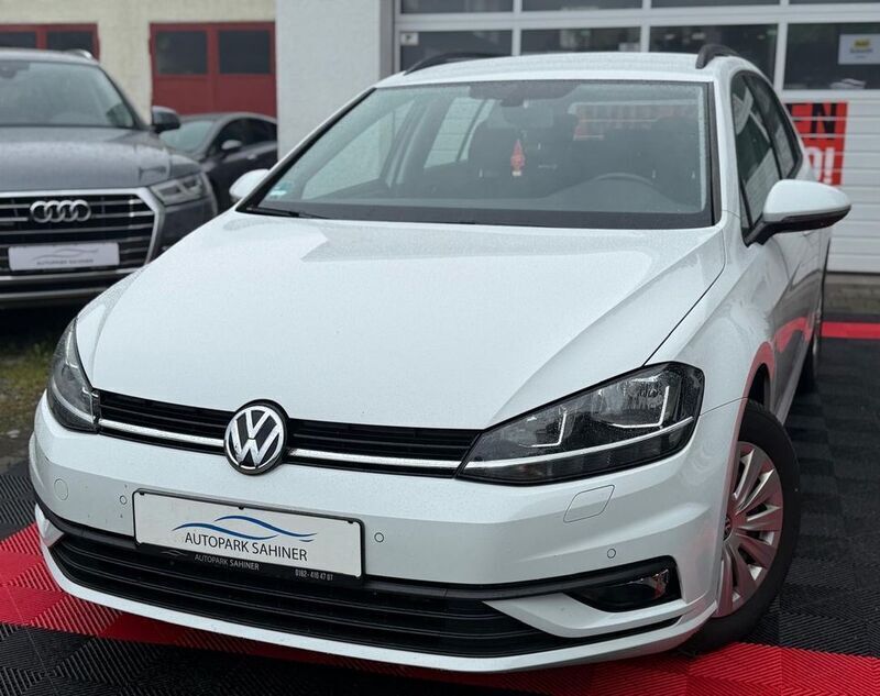 Weiß Gebraucht 2018 VW Golf VII Trendline Kombi | 9.499 € (Superpreis) - Bild 1/4