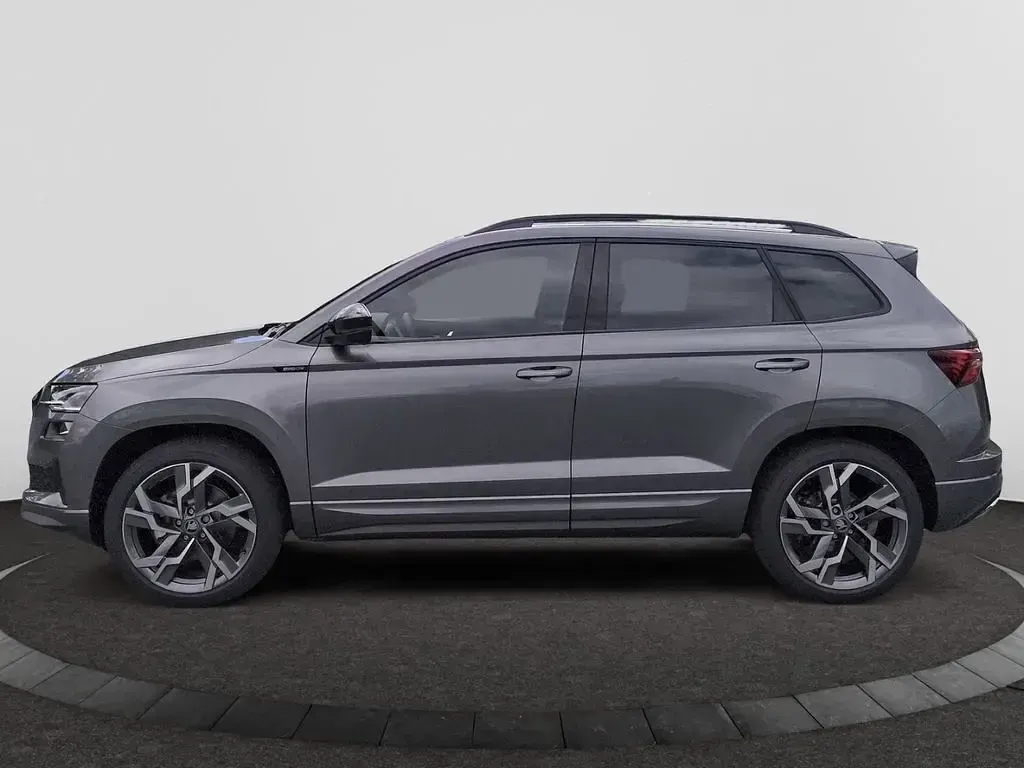 Neu Skoda Karoq SportLine 190 PS (139 kW) 2026 Grau SUV