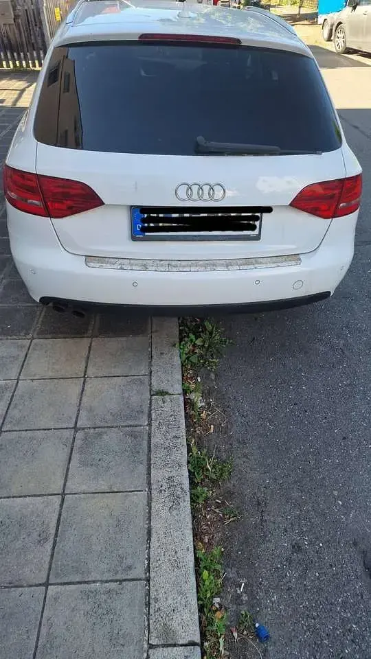 Gebraucht Audi A4 Attraction 143 PS (105 kW) 2009 Weiß Kombi