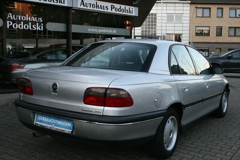Silber Gebraucht 1996 Opel Omega Limousine | 2.950 € (Teuer) - Bild 1/4