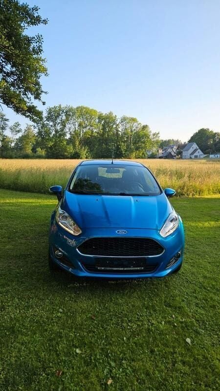 Blau Gebraucht 2016 Ford Fiesta Kleinwagen | 6.500 € (Guter Preis) - Bild 1/4