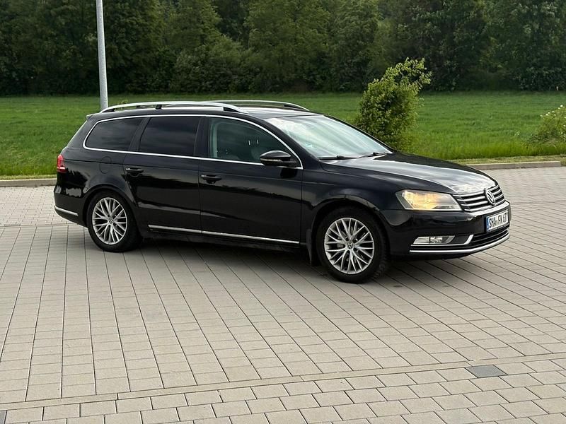 Schwarz Gebraucht 2011 VW Passat Kombi | 6.000 € (Guter Preis) - Bild 1/4