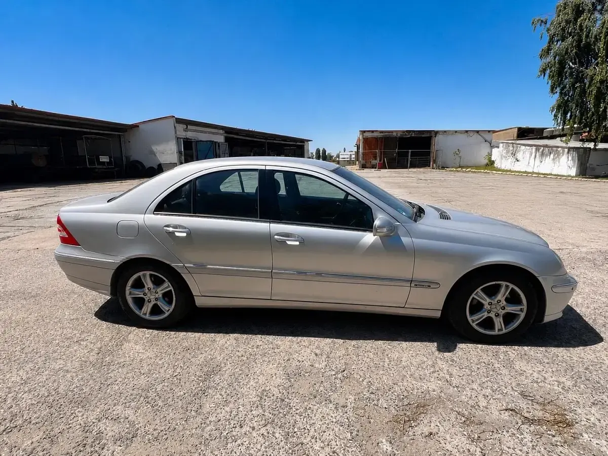 Gebraucht Mercedes C230 Avantgarde 192 PS (141 kW) 2004 Silber Limousine